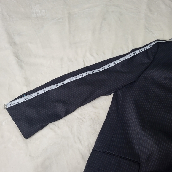 Marc Ecko Gray Pinstripe Blazer. 44L/38W. - Picture 15 of 16